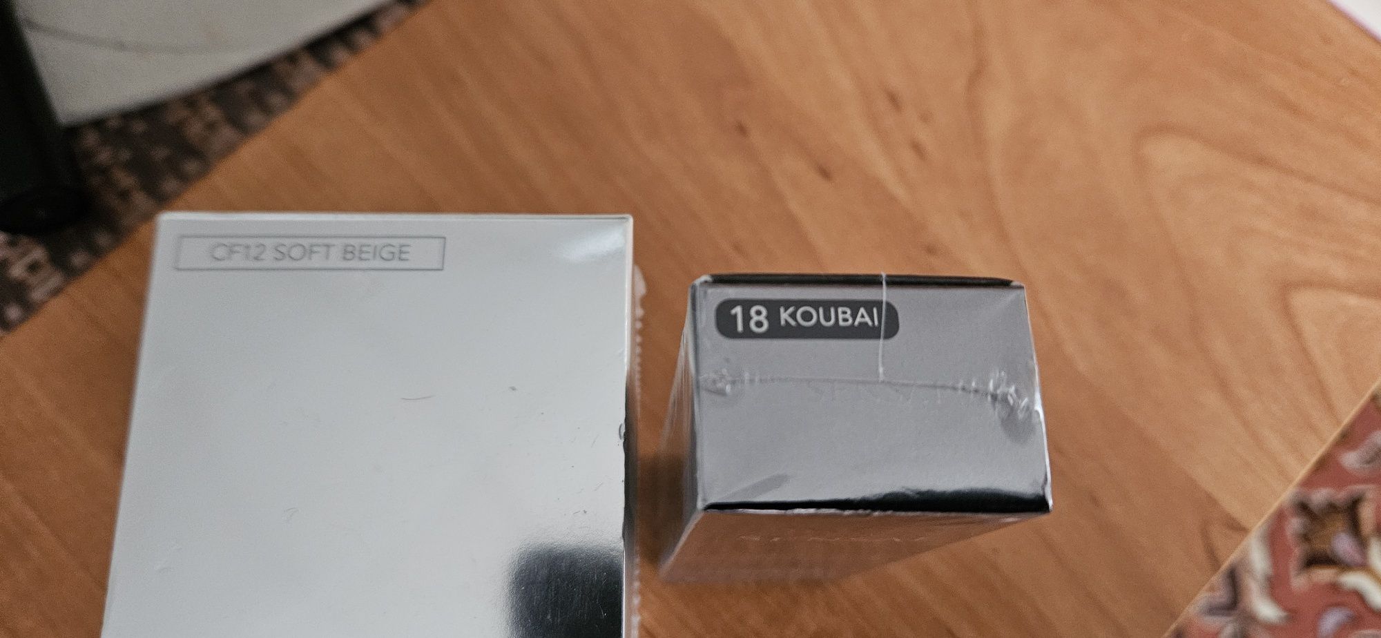 Sensai CF12 i pomadka 18