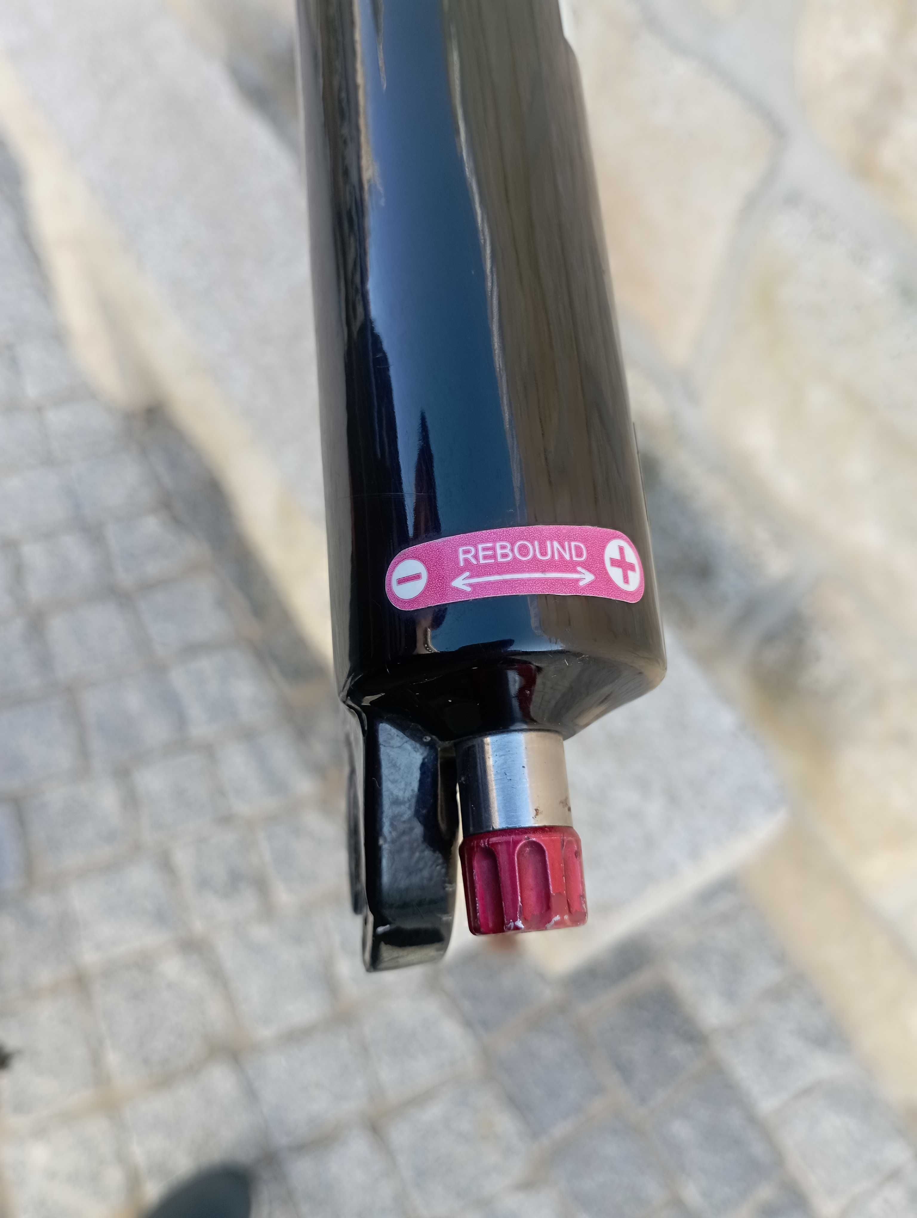 Suspensão SR Suntour Raidon