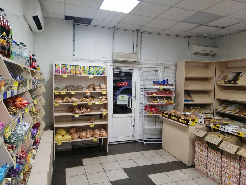 Торгове приміщення 48 м2 в прохідному місці