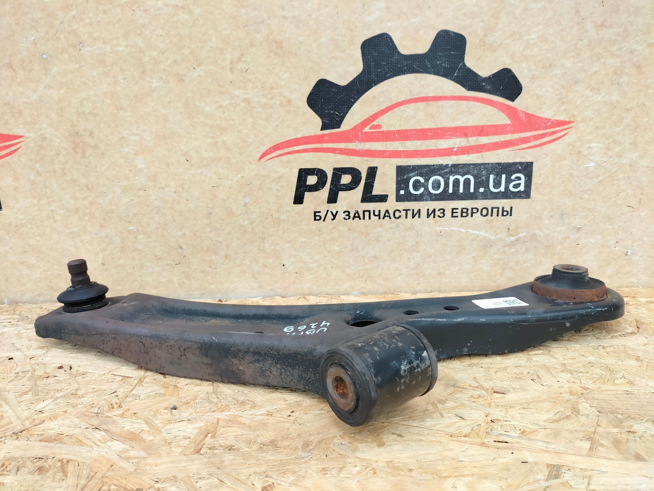 Suzuki SX4 2006-2013 Рычаг передний правый 45261-79J00