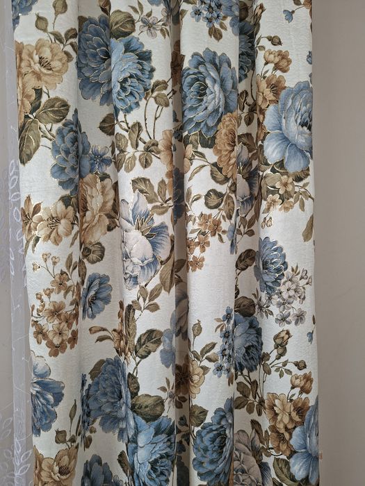 Zasłony dwie sztuki kwiaty welur. Nawymiar