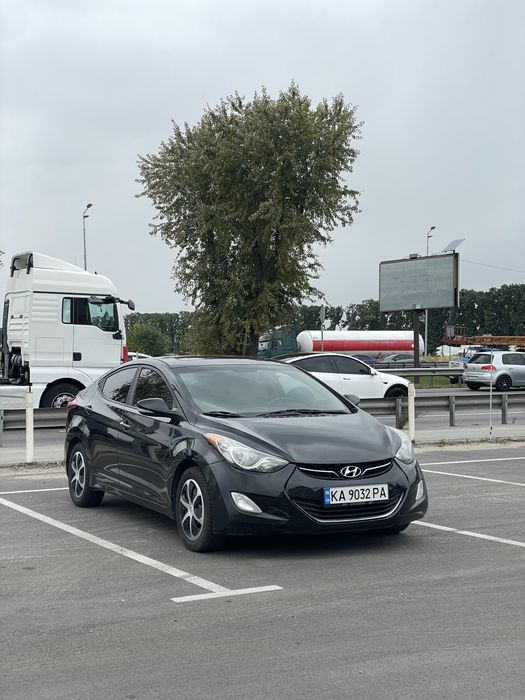 Hyundai Elantra 2012 (Aвтомат)