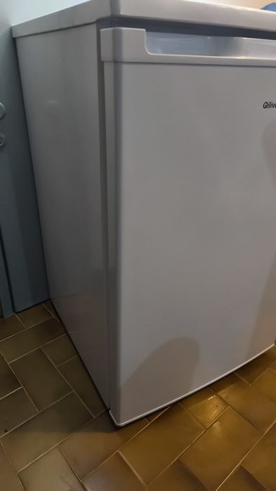 Frigobar Qilive de 113 litros de capacidade