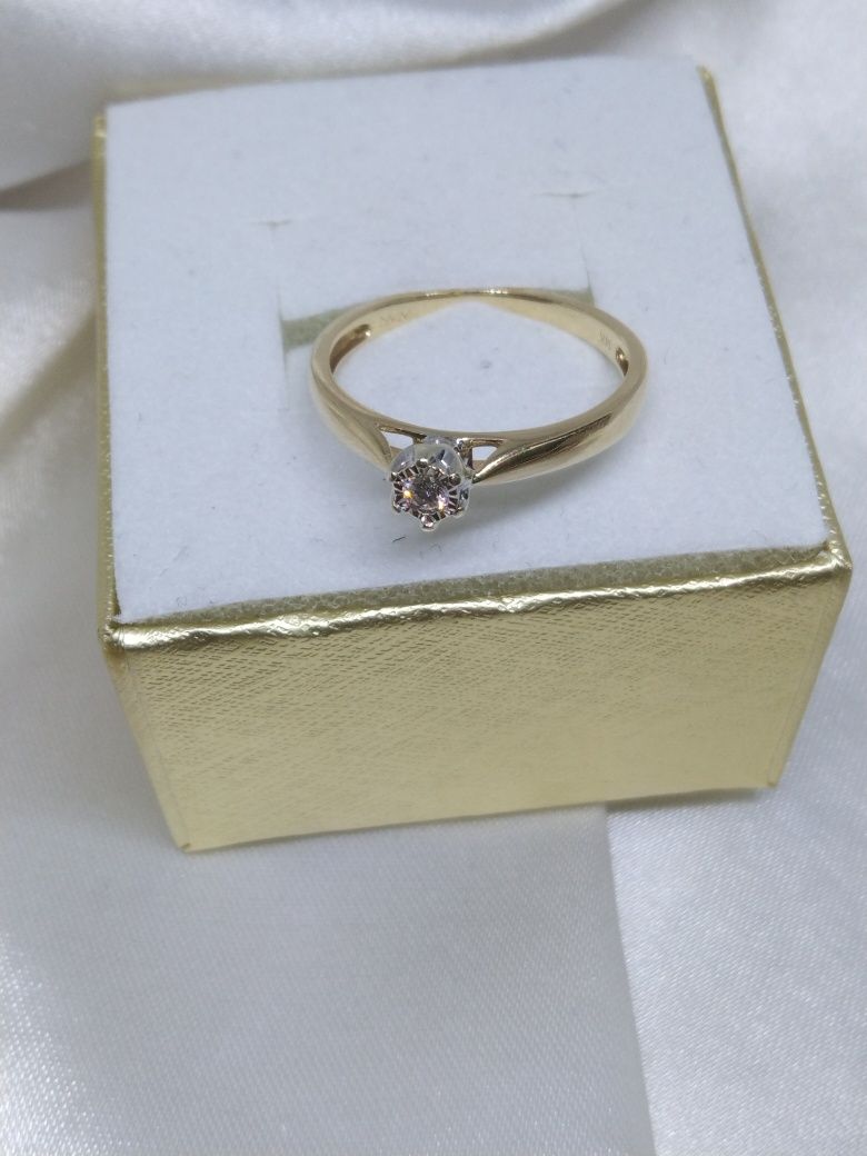 Złoty pierścionek z brylantem, złoto 585, R 13