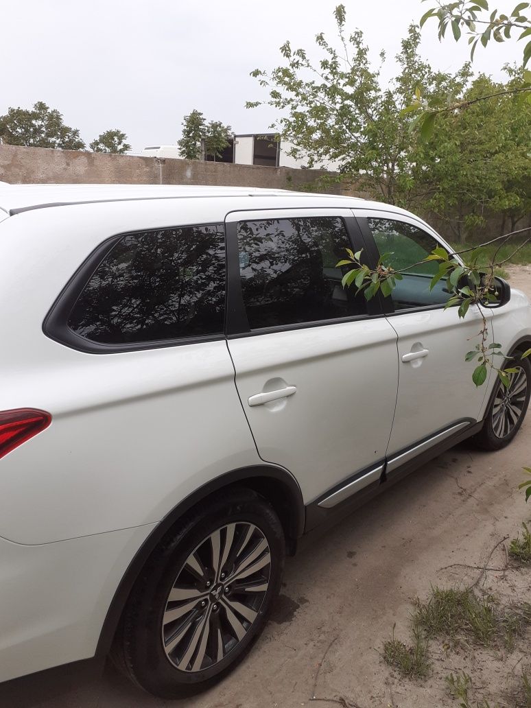 Срочно продам міцубісі аутлендер.2018р.в сша був 2019р. Гарний стан.
