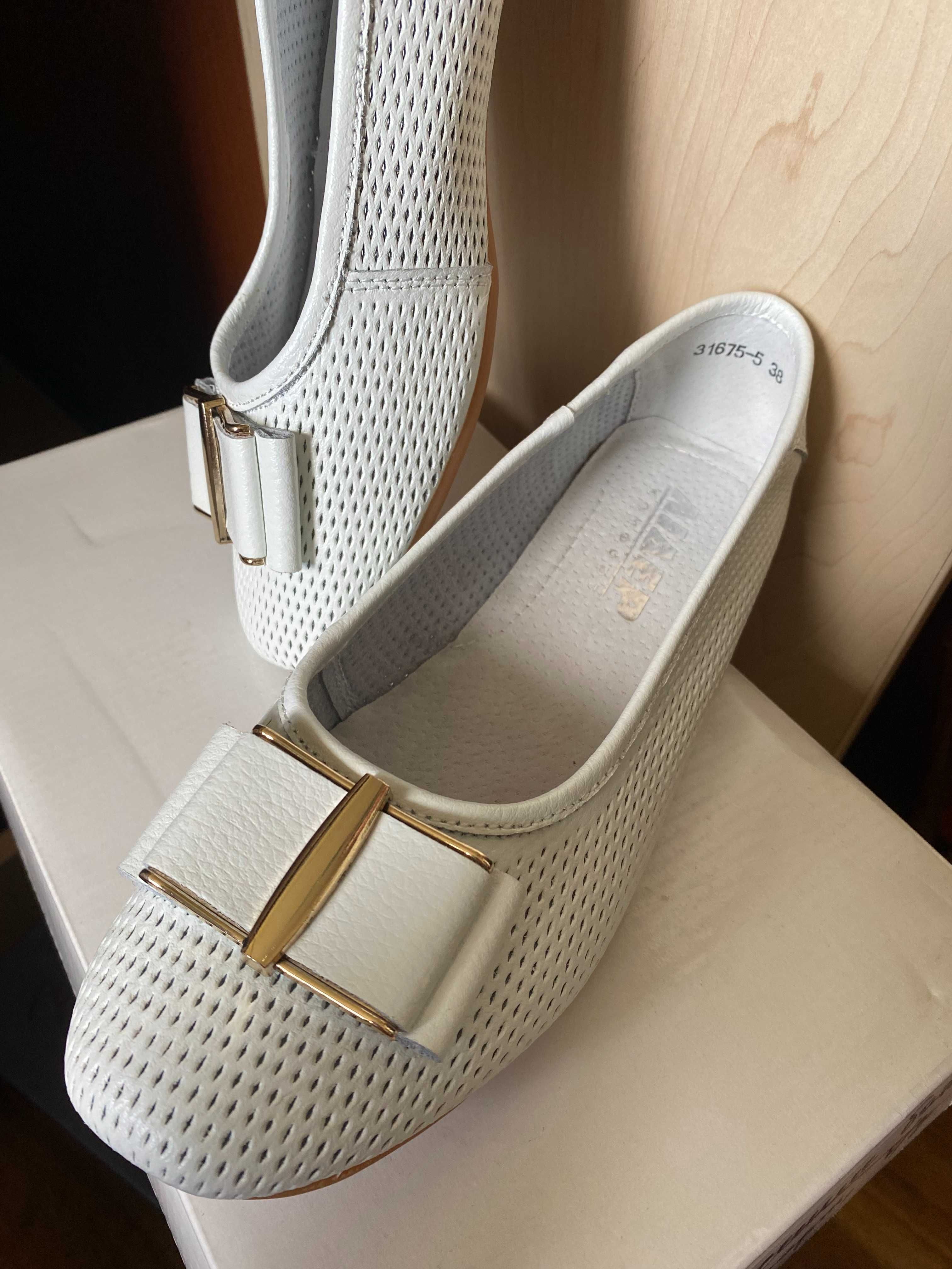 Нові шкіряні білі балетки туфлі 37-38 р 24 см