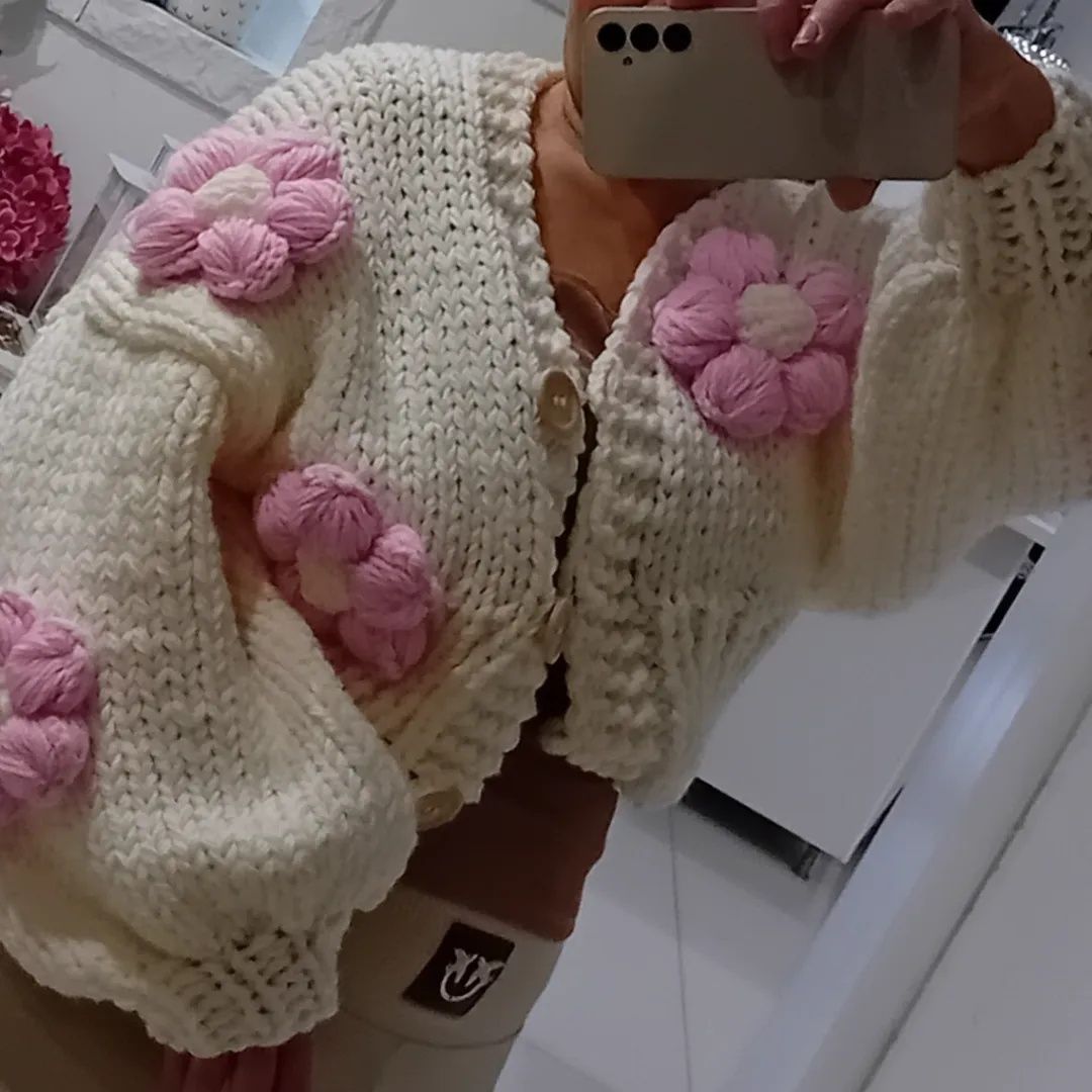 Sweterek handmade oversize 36-40 nowy  duże wypukłe kwiatki 3d rękawy