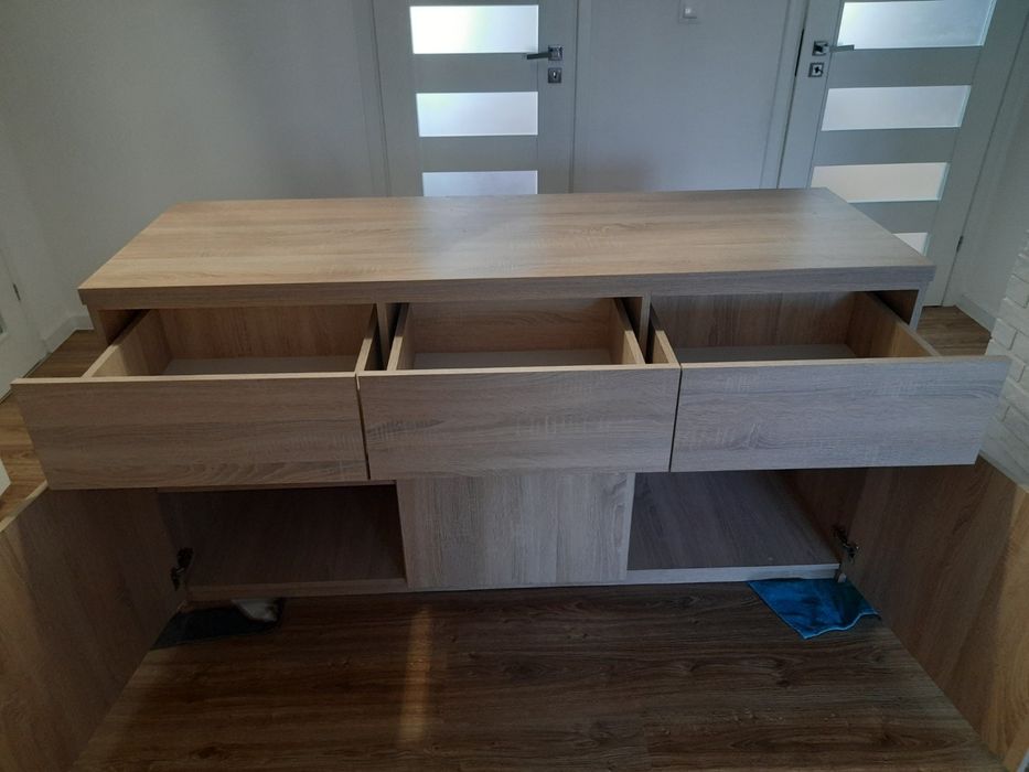 Sprzedam komodę dąb sonoma.