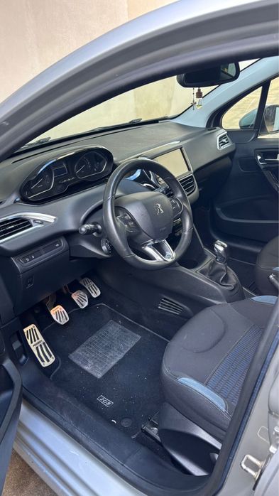 Peugeot 208 gt line 1.2