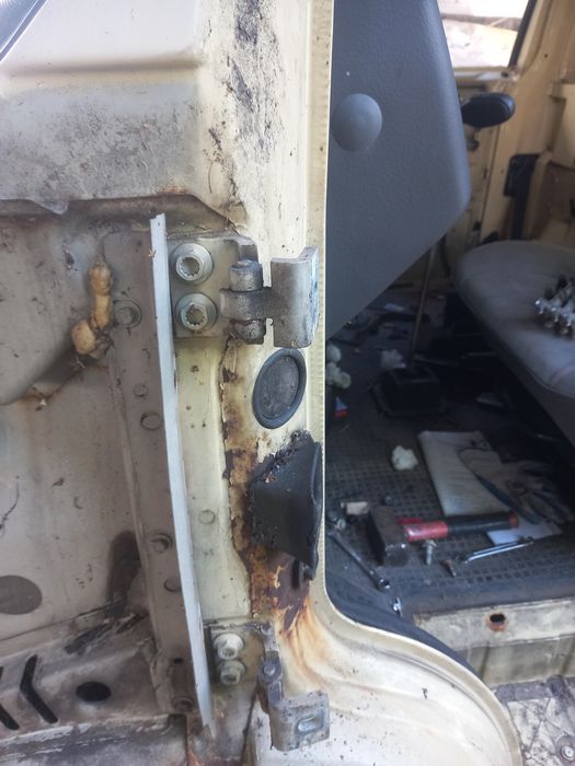 Vw t4 zawiasy drzwi przednich