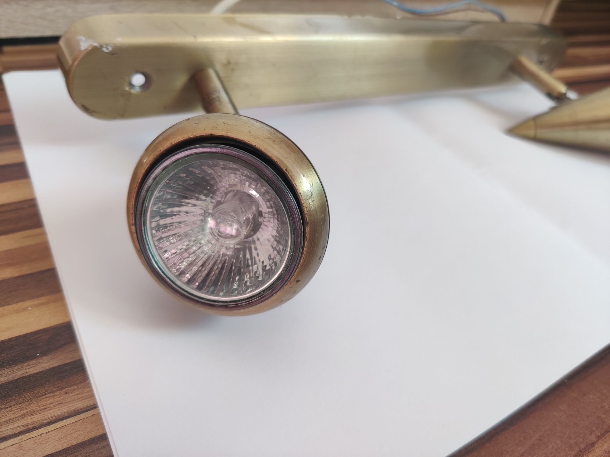 Lampa dwupunktowa do oświetlenia