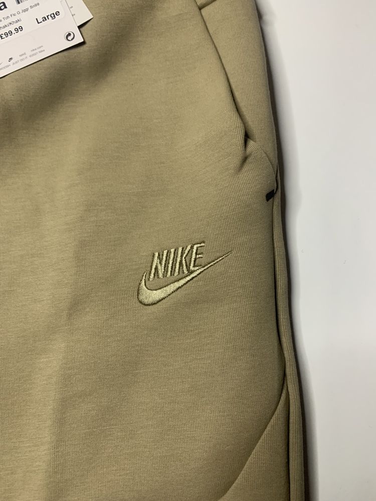 Оригінал! Штани Nike tech fleece joggers olive DX0581-247