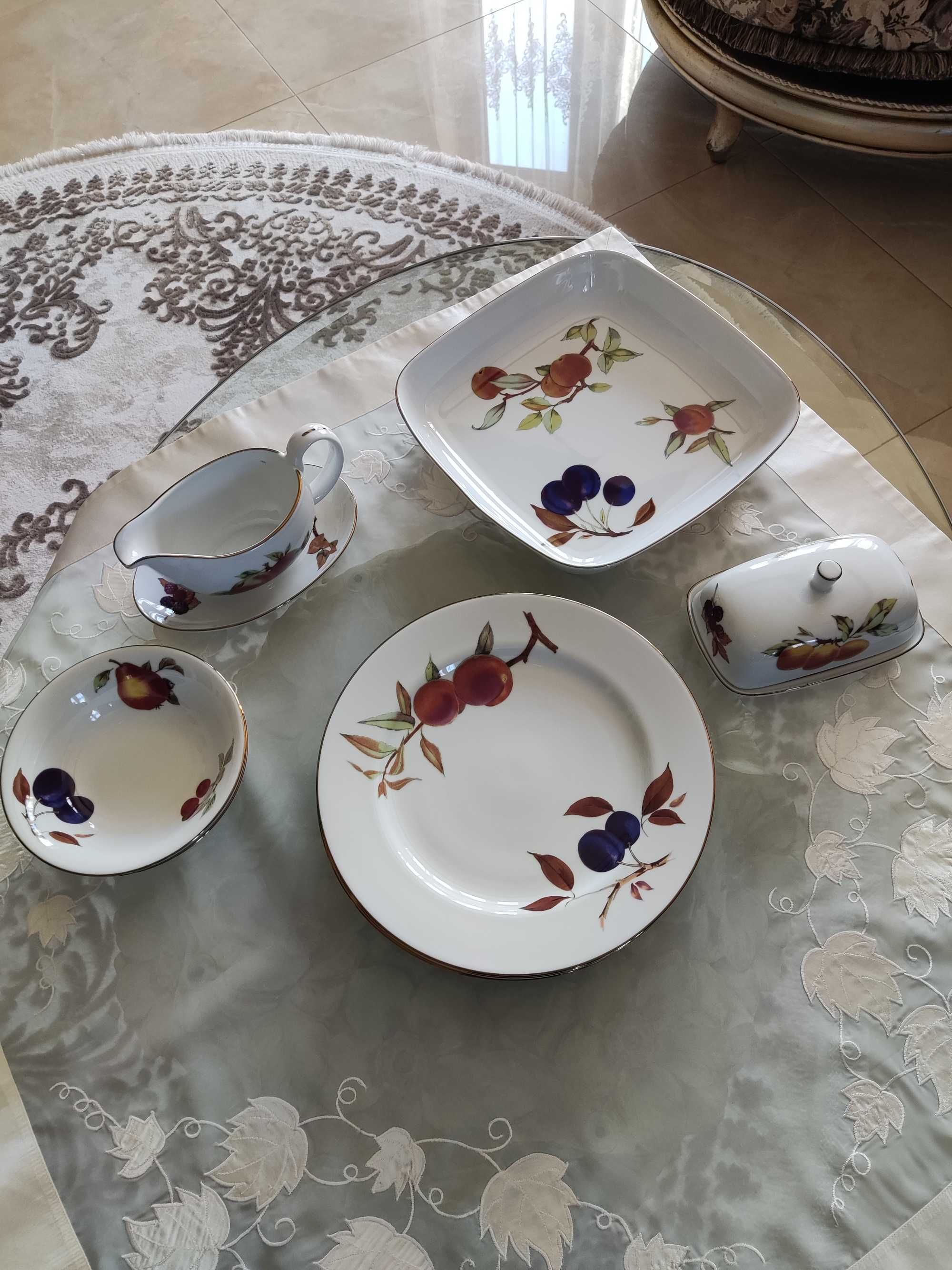 Salaterka mała (miseczka) z angielskiej porcelany Royal Worcester