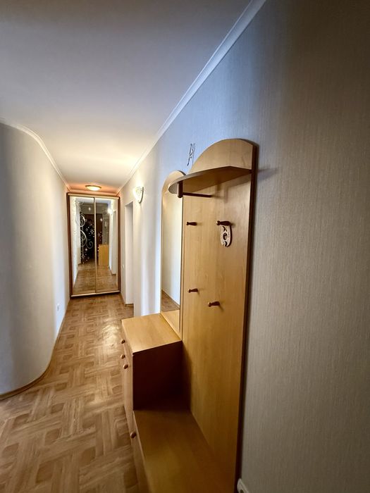 Двухкомнатная студия с ремонтом в Лесках.2/5 кирпич.