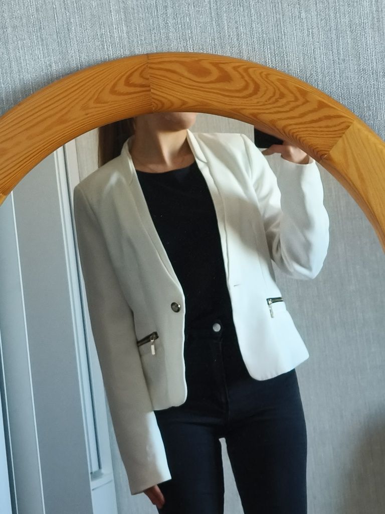 Elegancka biała marynarka attentif M/38 komunia święta praca