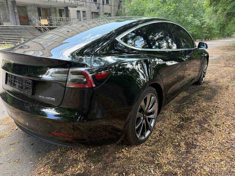 продам Tesla 3 Performance