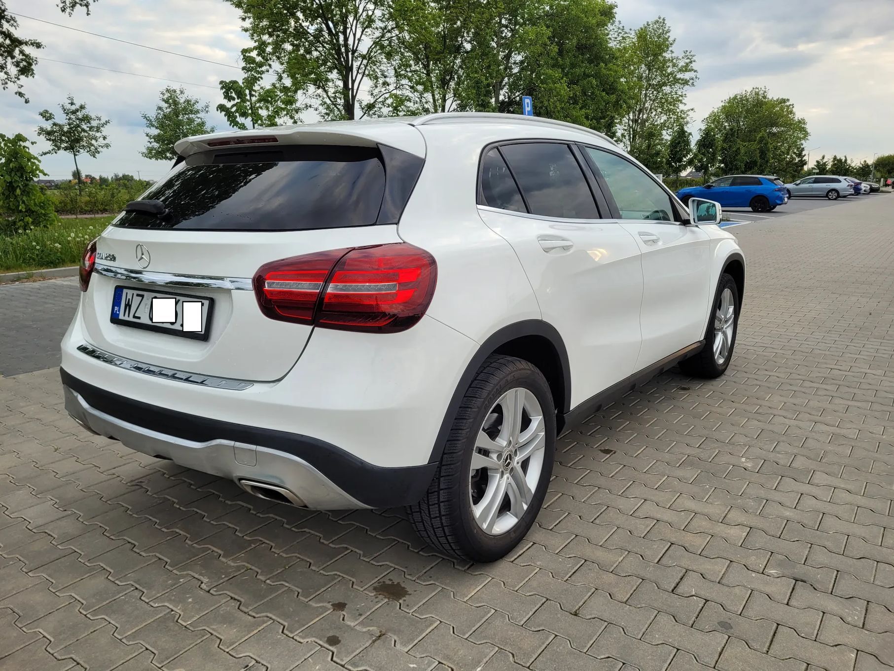 Mercedes-Benz GLA jasny środek, niski przebieg , automat