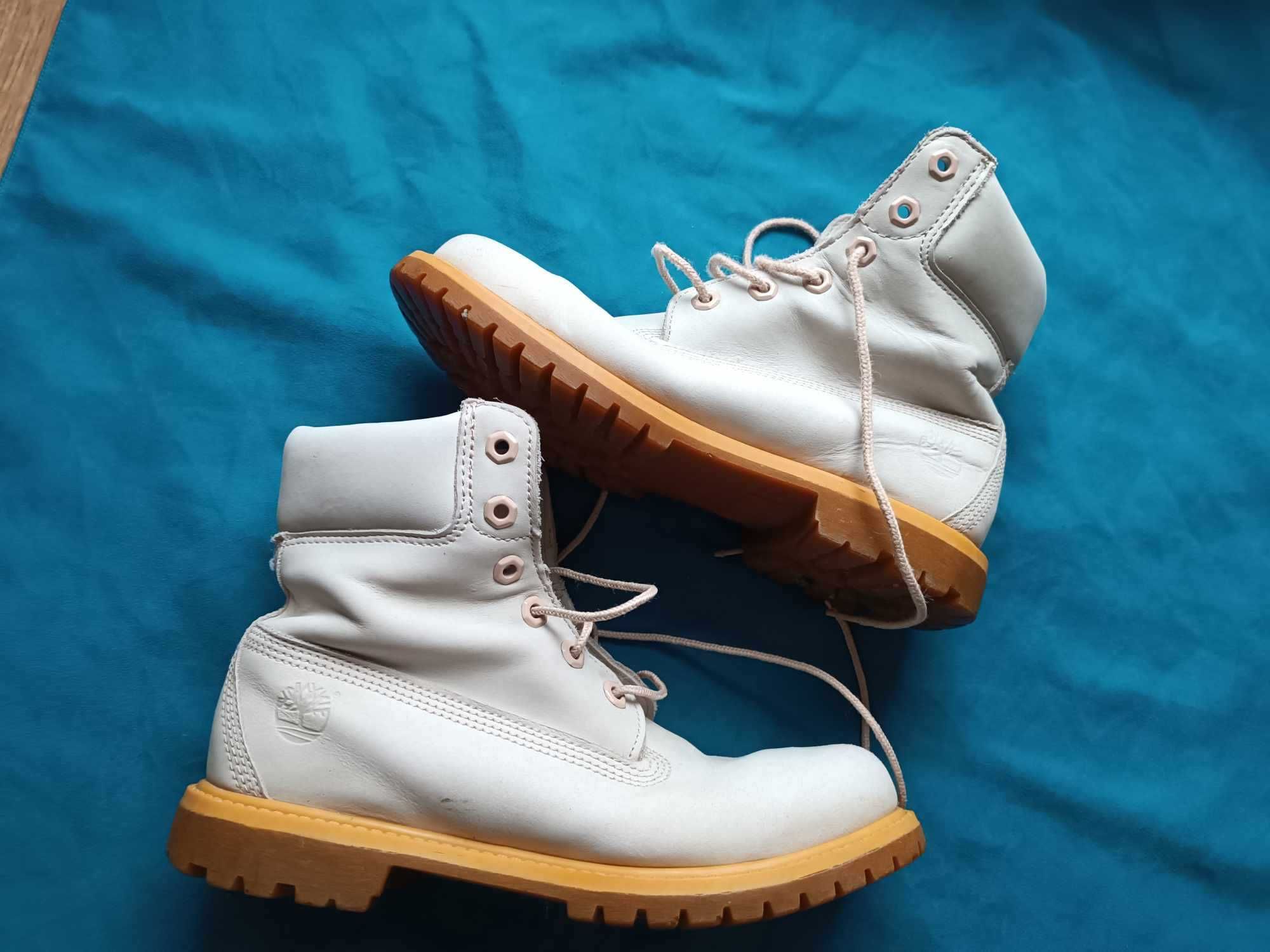 Buty ze skóry naturalnej trapery za kostkę beżowe - 39 - "Timberland".