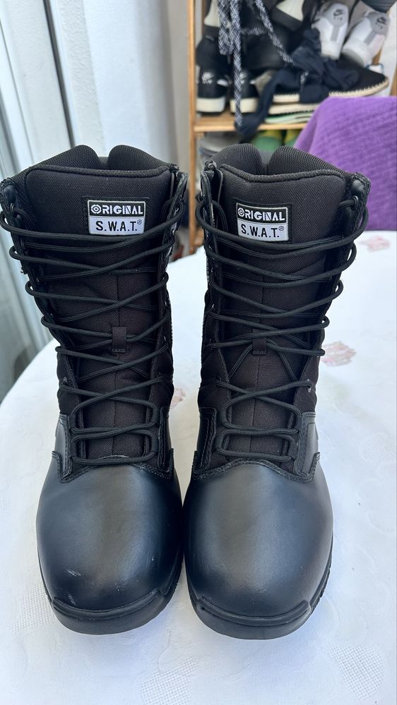 Bota num bom estado só usei uma vez de tamanho 45