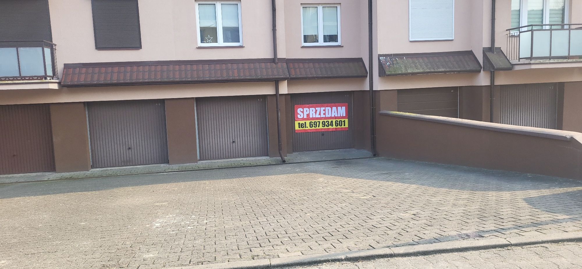 Garaż  dwu stanowiskowy 35 m2 w Warzymicach
