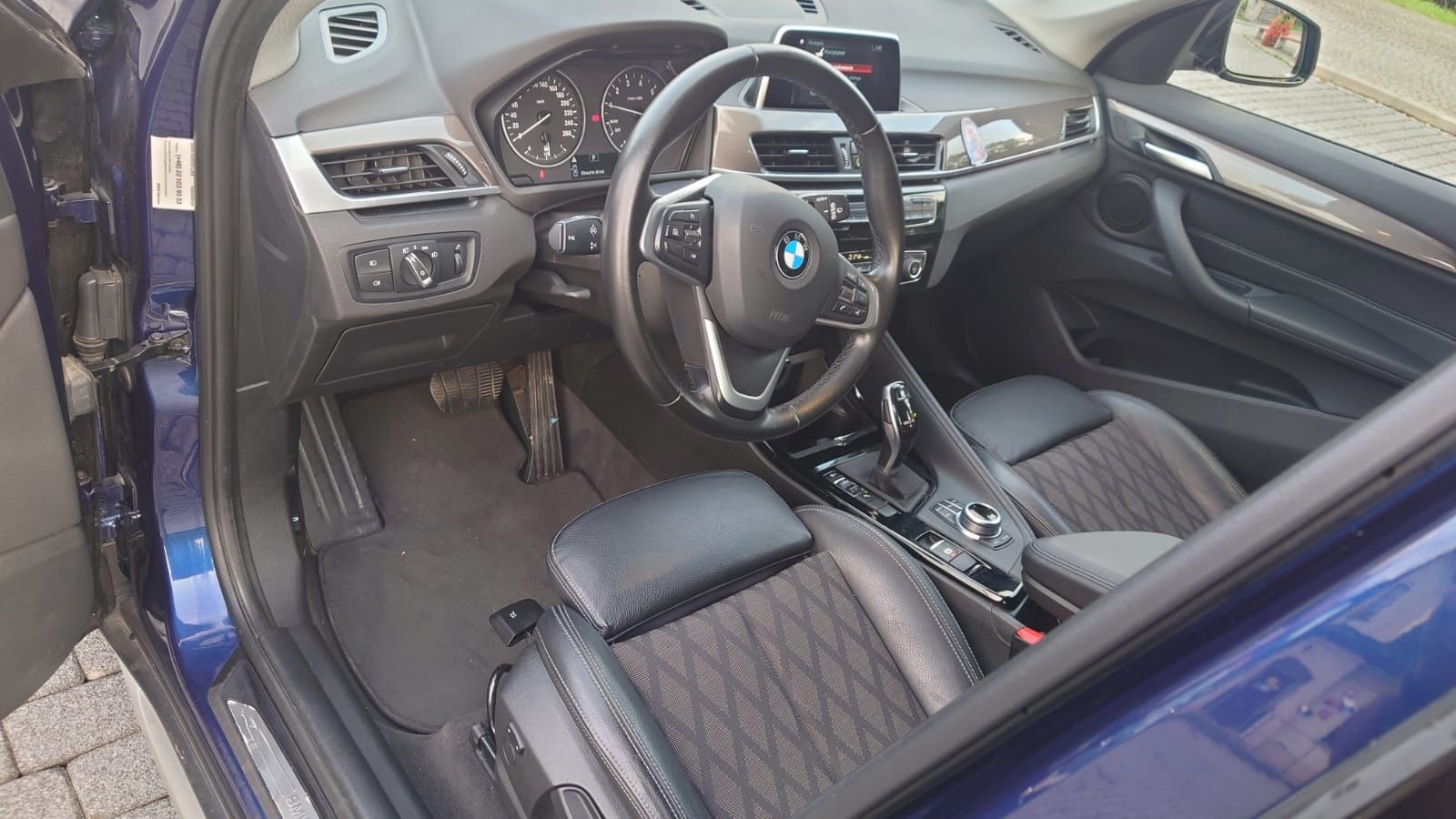 Sprzedam BMW X1- xLine stan idealny