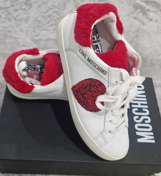 Sapatilhas novas Love Moschino