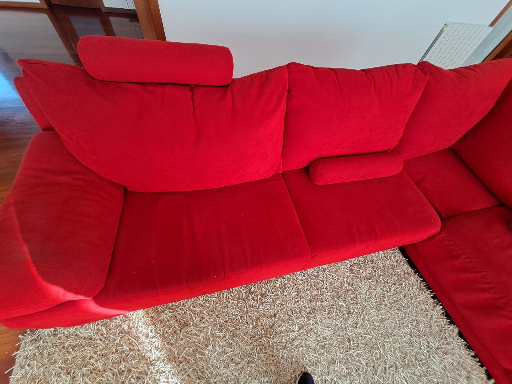 Sofá de canto vermelho escuro