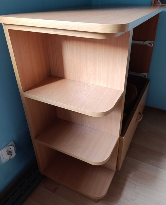 Komoda z półkami do pokoju dziecięcego