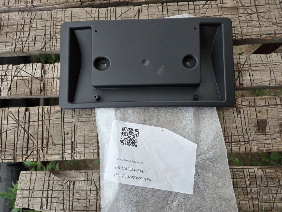 Подиум переднего номера Tesla Model 3 Highland оригинал б