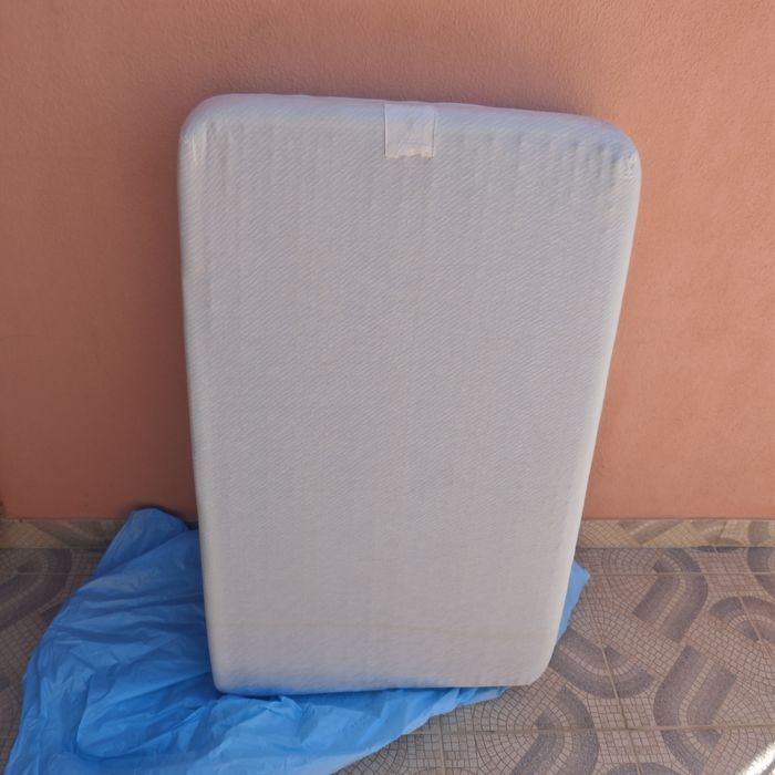 Colchão ortopédico e leve para berço
