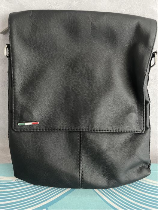 Чоловіча чорна сумка