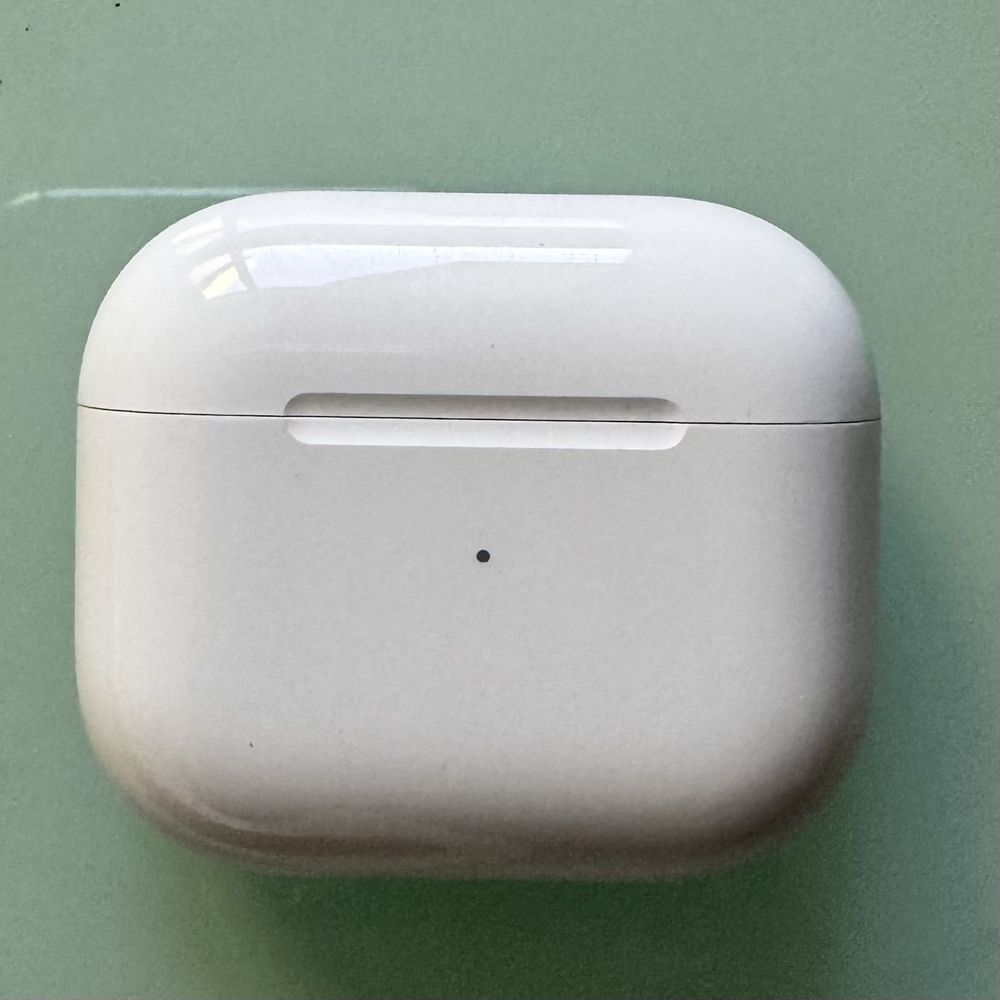 Apple AirPods (3.ª geração) com Caixa de carregamento MagSafe
