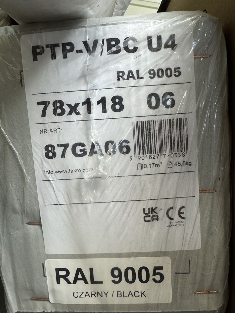 Dwa okna FAKRO PTP-V U4 78x118 okno dachowe 9005