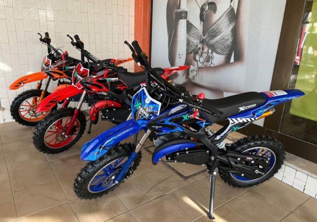 Mini motocross gasolina de cilindrada 49 vários cores disponíveis novo