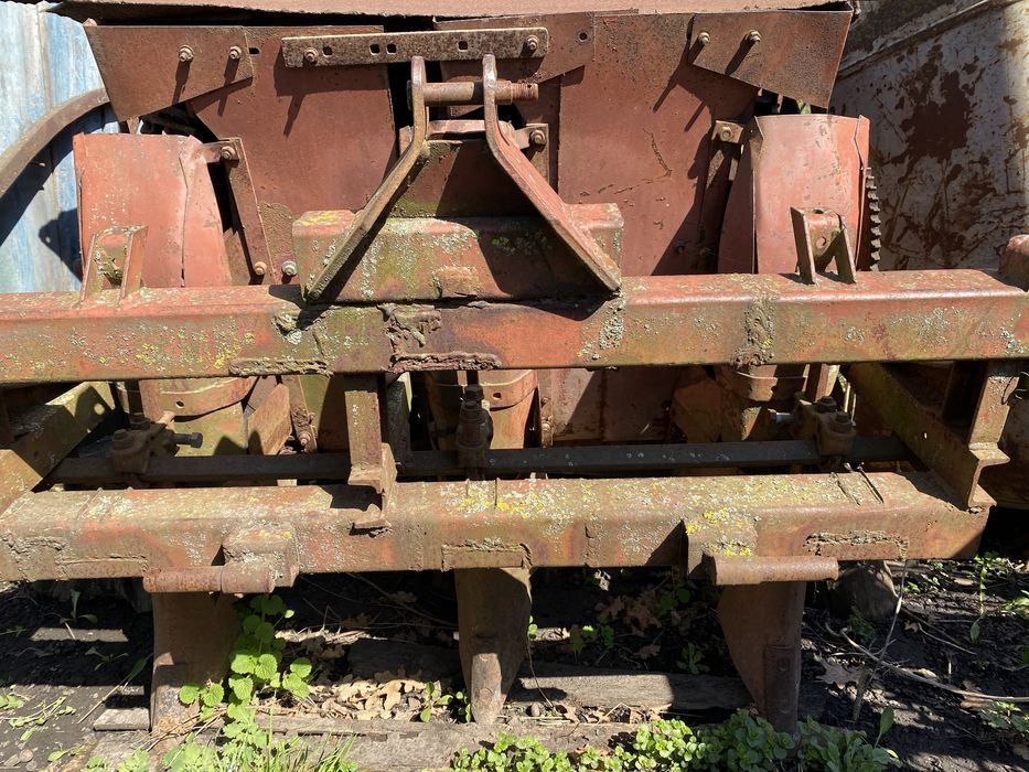 Картоплесаджалка трирядна навісна