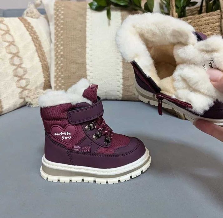 Зимові теплі чоботи для дівчинки мають LED підсвітку підошви