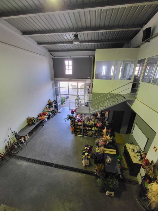 Armazém versátil para arrendamento: total ou metade