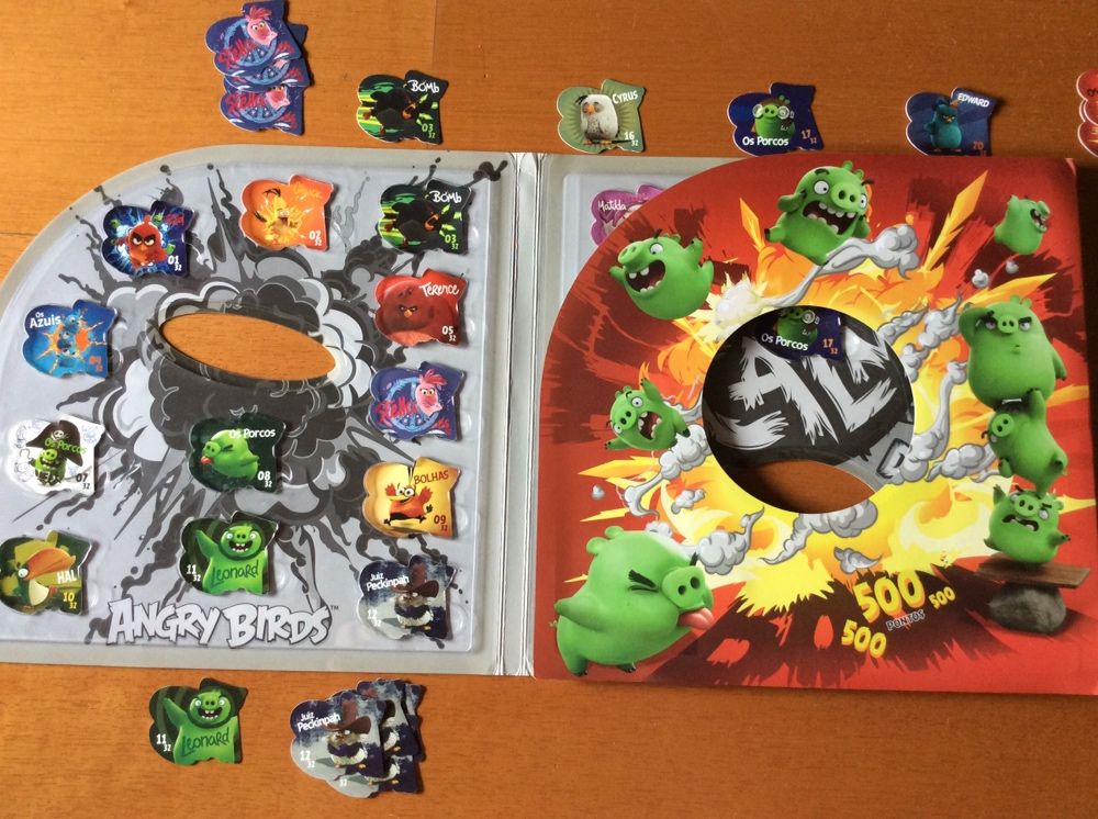 Caderneta Angry Birds (Pelos Ares) +18 discos voadores e Frumania