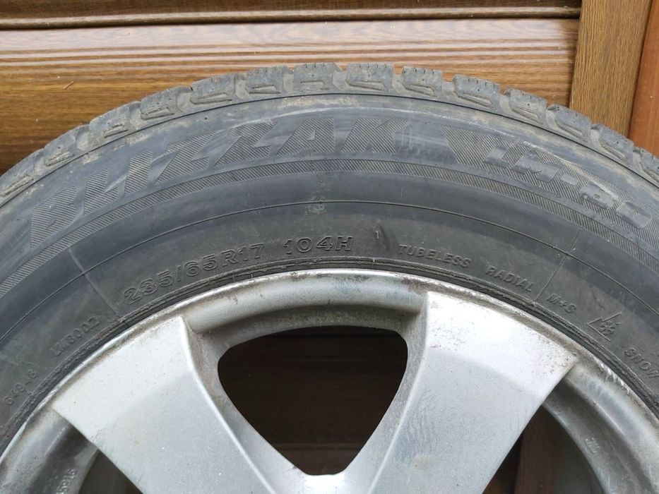 Диски з шинами 235/65/17 bridgestone, зима 2600грн/1шт