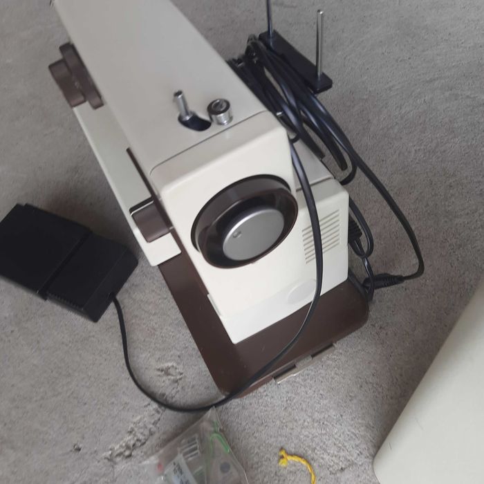 maszyna do szycia   / 802