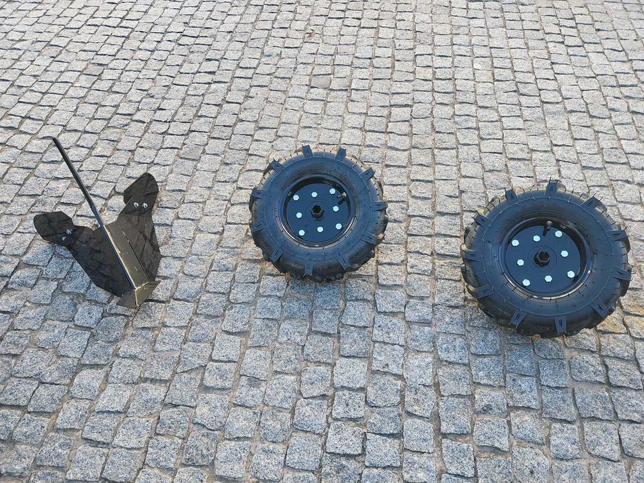 Vendo rodas e abre regos para motoenchada de 7 cv.