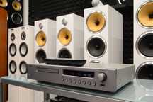 Zadbany odtwarzacz CD NAD C 565BEE z USB + pilot