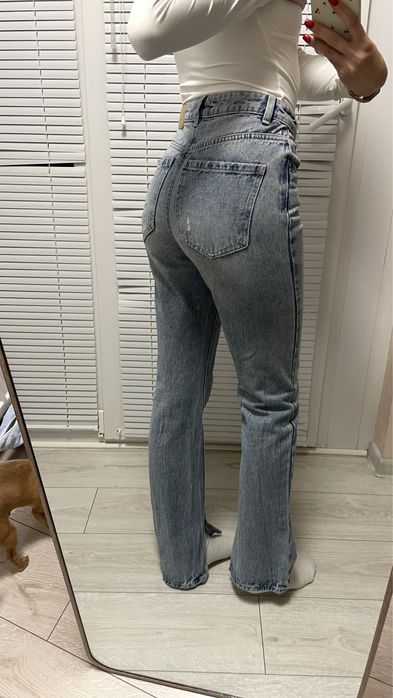 Джинси з розрізами знизу