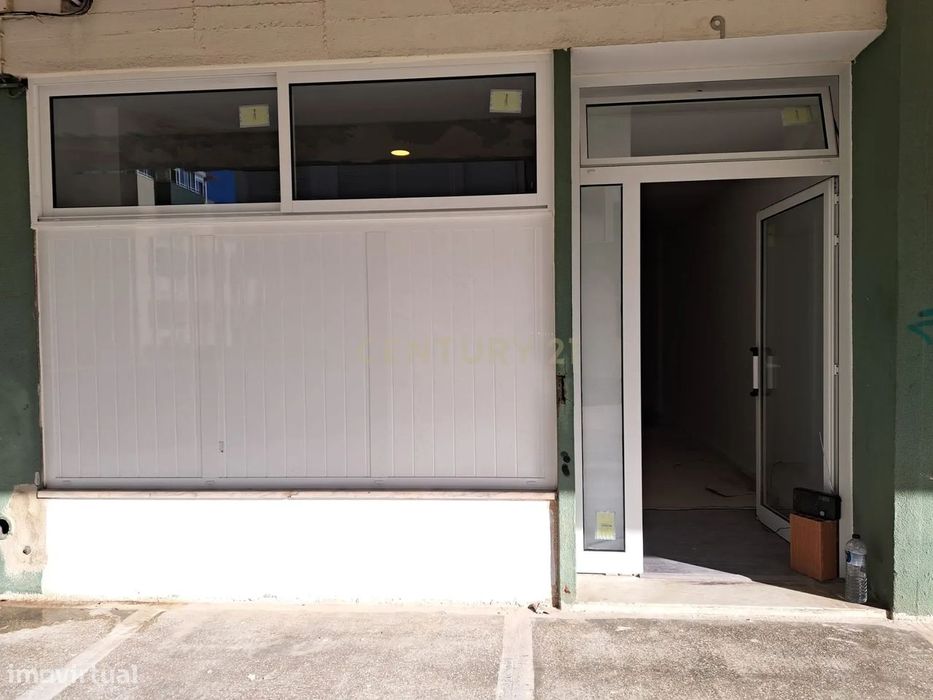 Loja adaptada para apartamento, Rio de Mouro - Possibilidade de Licenç