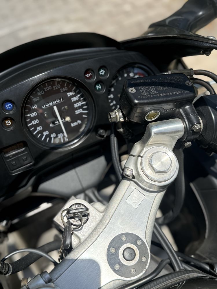 Honda CBR 1100XX SuperBlackbird imaculada