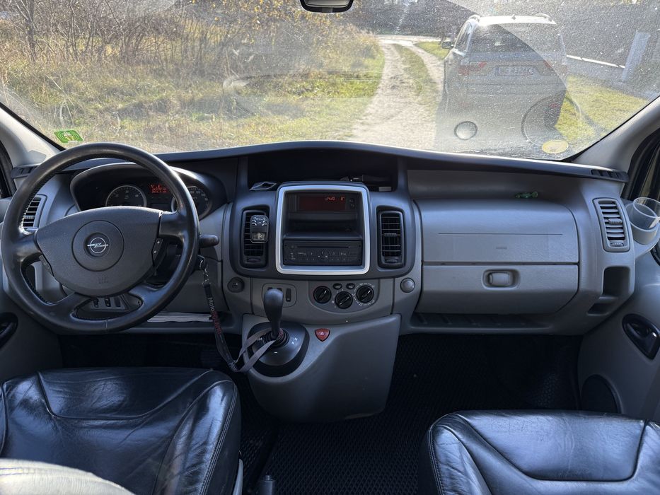 Opel Vivaro. Опель Віваро