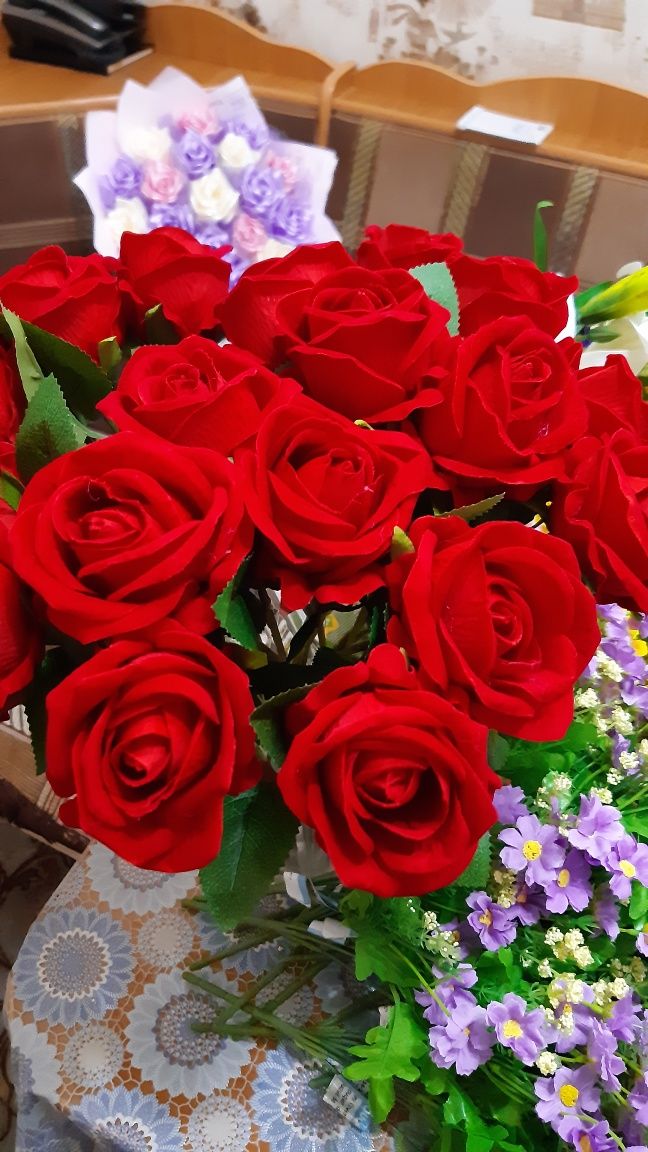 Искусственные розы букет полевые цветы подарок для нее