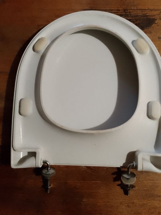 Кришка унітазу...