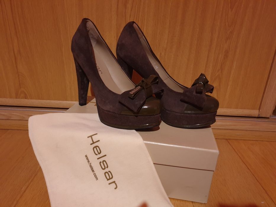 Sapatos Helsar novos em caixa