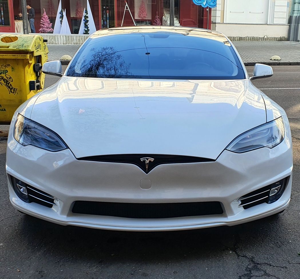 Бампер Tesla model s (рестаил Plaid) на дорест